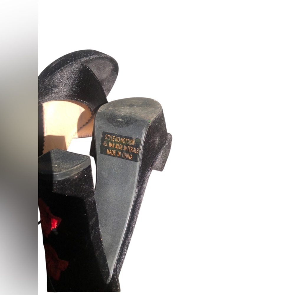 Melly Nottion Black Velvet Embroidered Roses Heels - Picture 6 of 6